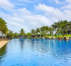 Swimming Pool Movenpick